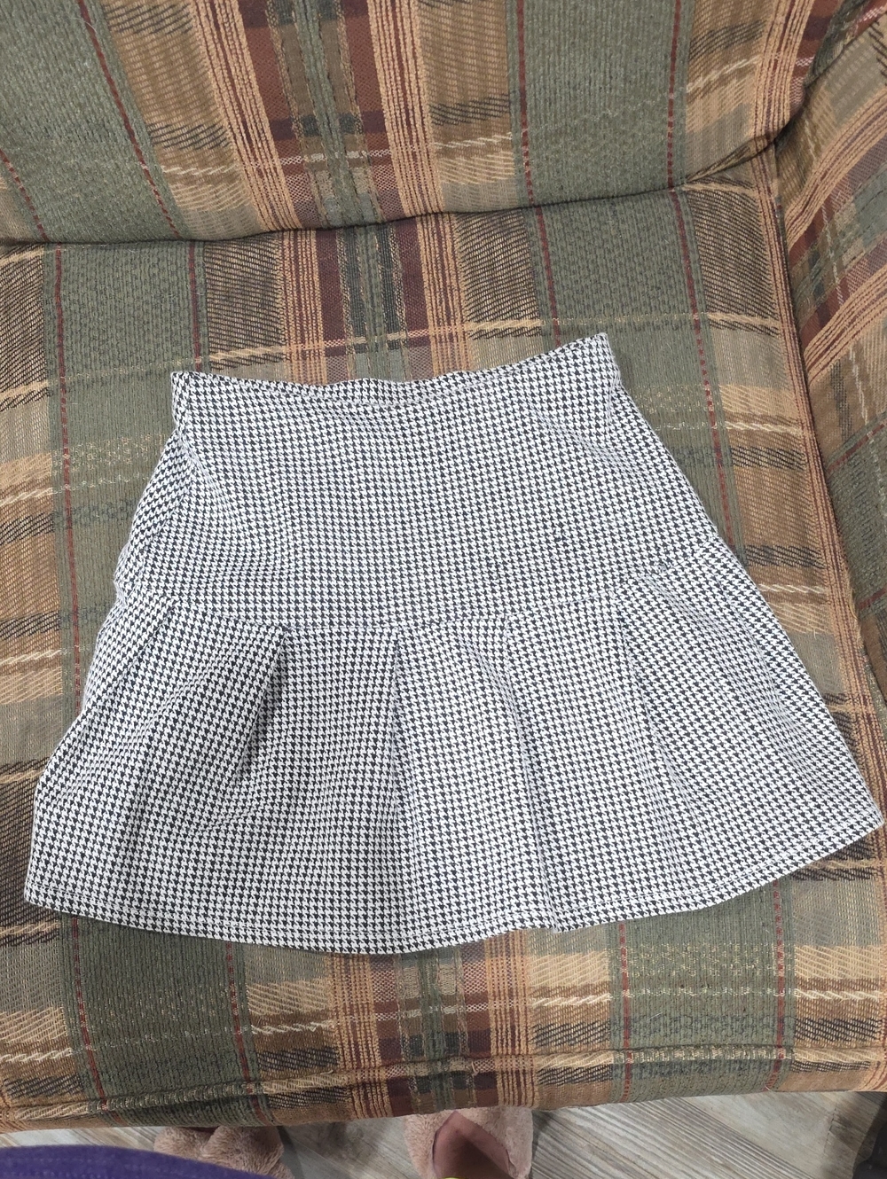 H&M Black and White Houndstooth Pleated Mini Skirt